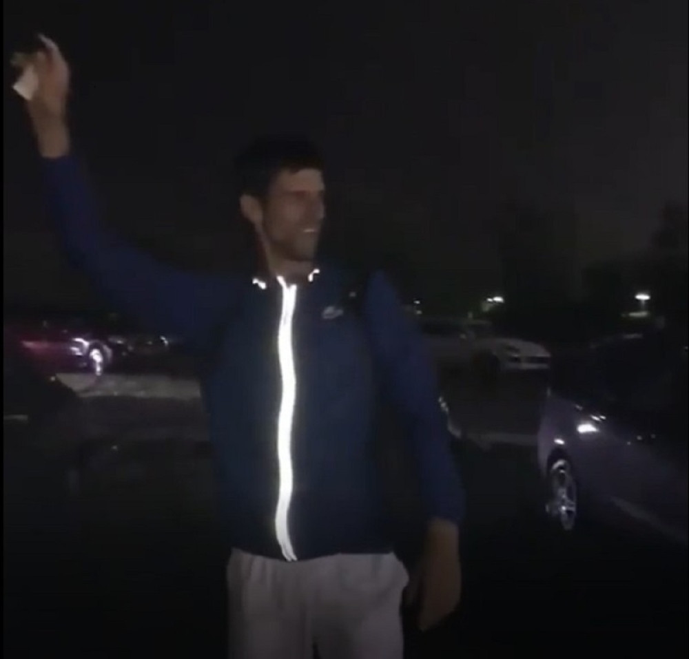 Nole zaboravio gde se parkirao, pa na italijanskom krenuo u urnebesnu potragu Tesle u Sinsinatiju! (VIDEO)