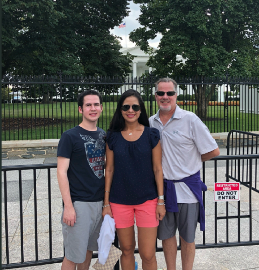 Prići kući predsednika je NEMOGUĆA MISIJA, Bela kuća se i ne vidi, a kada Putin ide SVE STAJE! (FOTO, VIDEO)