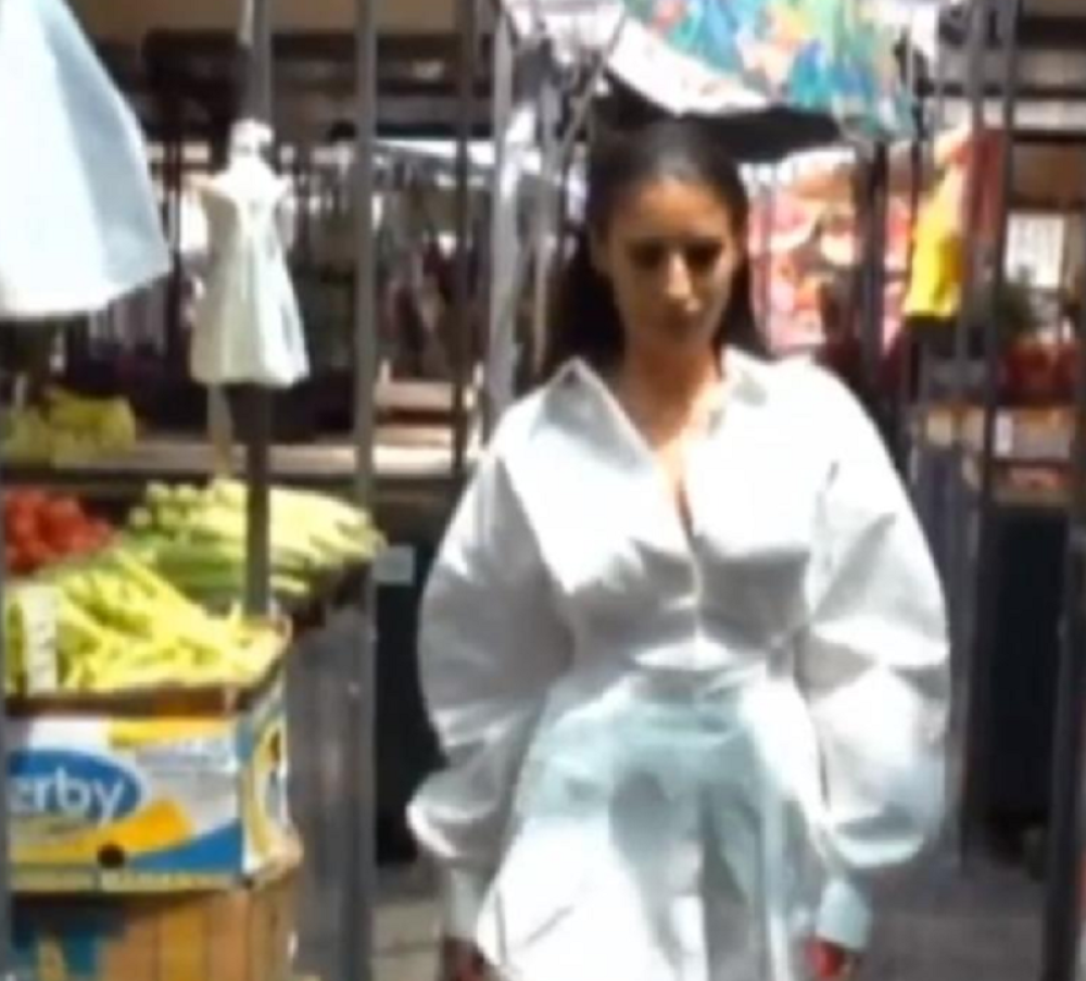 Pevačica uslikana na pijaci u Beogradu! Šetala u štiklama, a razlog će vas OSTAVITI bez teksta! (FOTO)