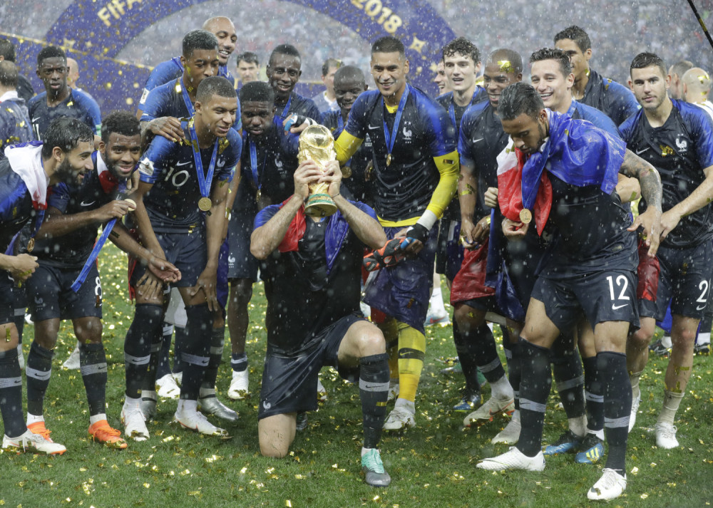 Uzeo Mondijal sa Francuskom prošle godine, a sad se RVAO U BLATU U RIJALITI PROGRAMU! Klub mu to nije oprostio