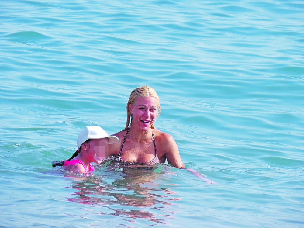 Vesna Đogani UHVAĆENA u Bečićima! Pokazala TELO, a svi se pitaju šta je sa CELULITOM?!