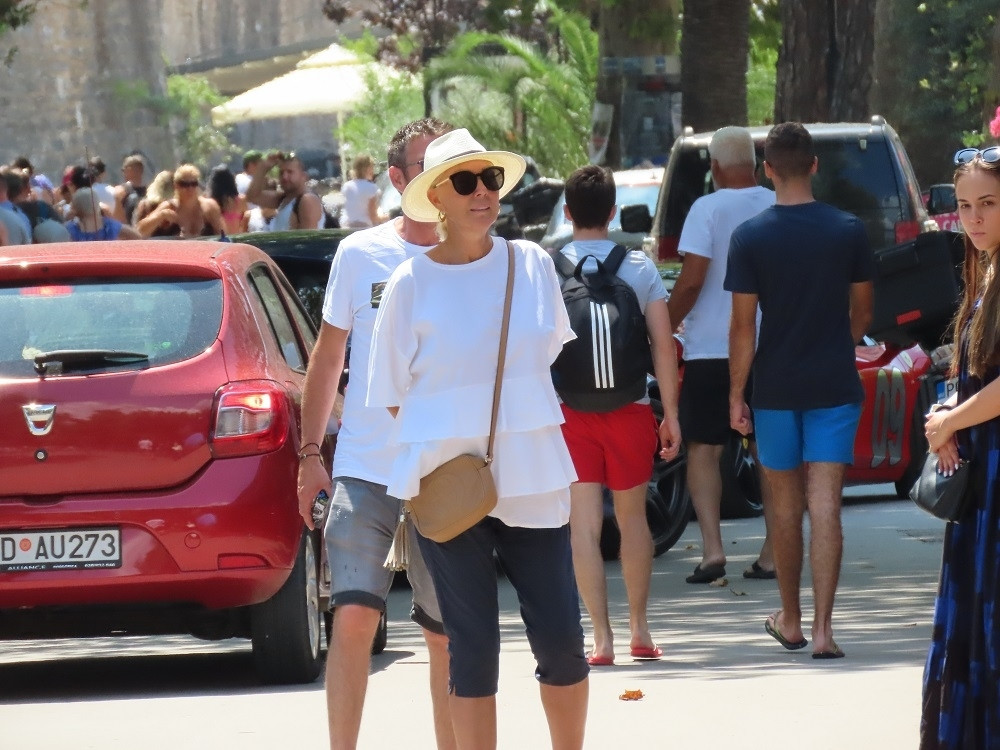 Lepa Brena za stan iskeširala BASNOSLOVNU SUMU! Od cifre će vam se zavrteti u glavi!