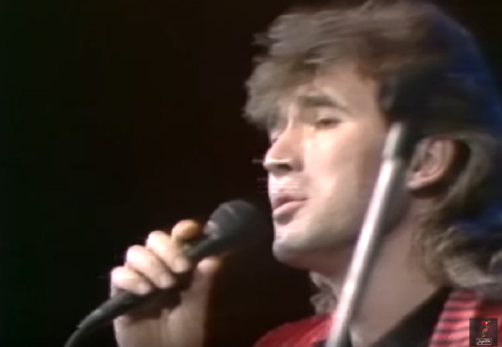 Bio je roker, prešao u folkere, a onda i u voditelje! Žene su OTKIDALE za njim, a evo kako on danas izgleda! (VIDEO)