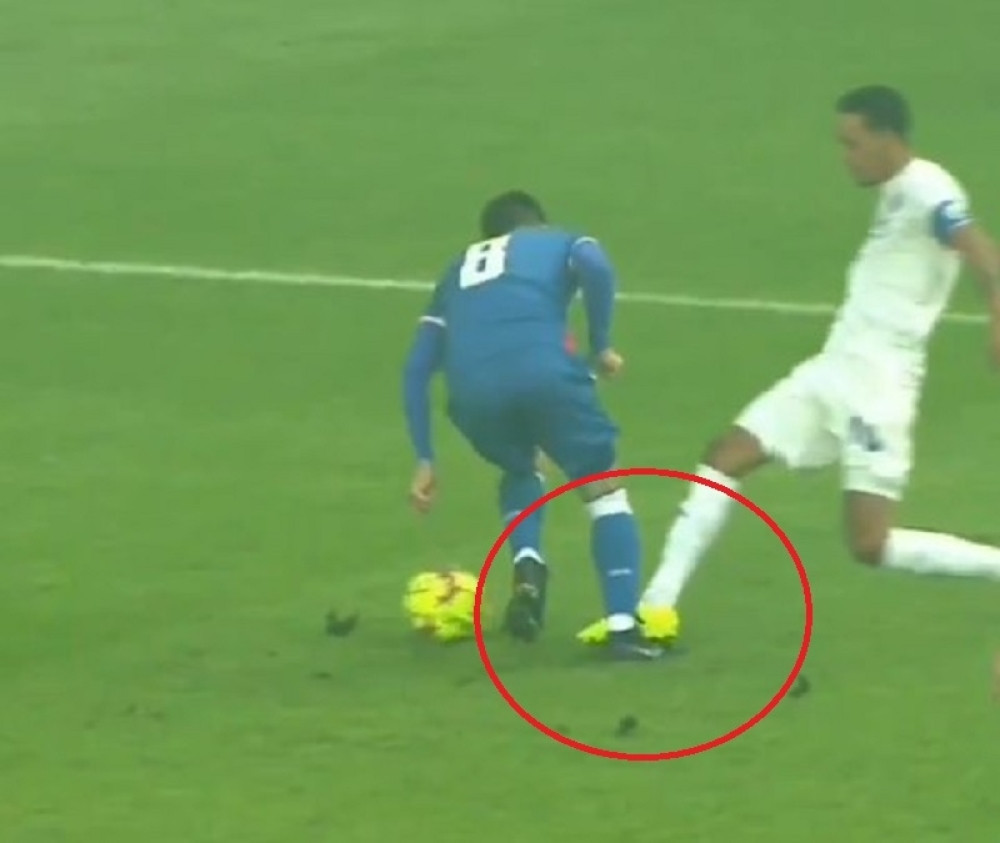 Fudbaler Kopenhagena krvnički nagazio Ivanića, ZVEZDA OŠTEĆENA ZA PENAL! (VIDEO)