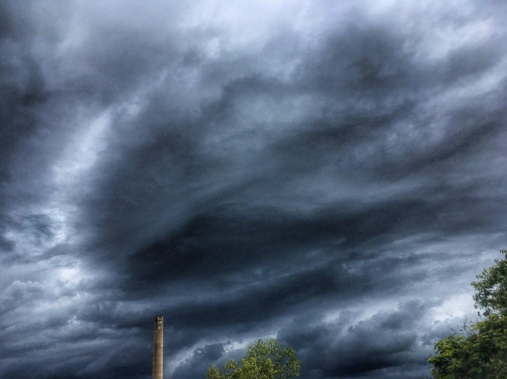 300.000 ljudi beži od smrti! Oluja stiže bzinom od 108 km/h! (VIDEO)