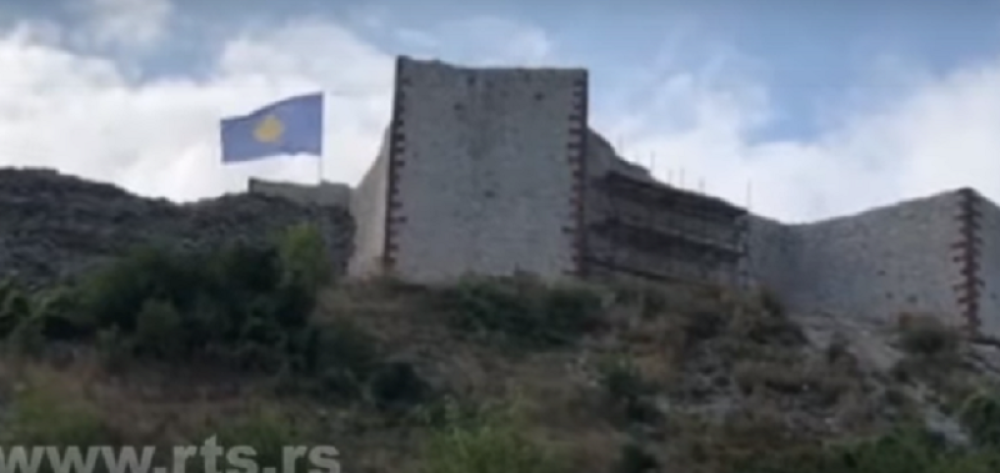 Ono što su sad uradili sa zastavom lažne države ZGROZILO je Srbe na Kosovu! Policija radi na slučaju!