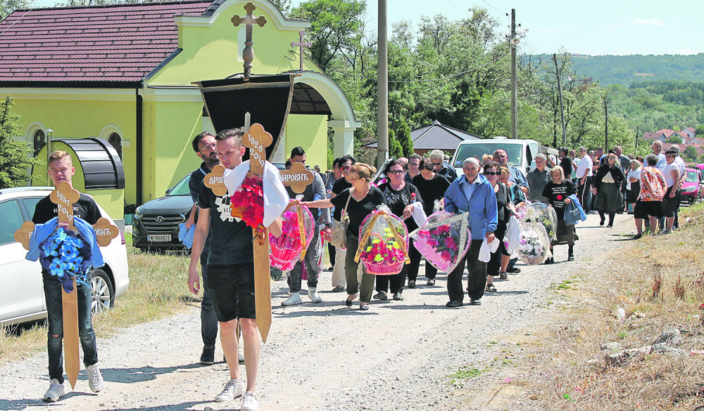 Dokazano da je policajac koji je radio uviđaj masakra u Jabukovcu ukrao pare sa mesta zločina!