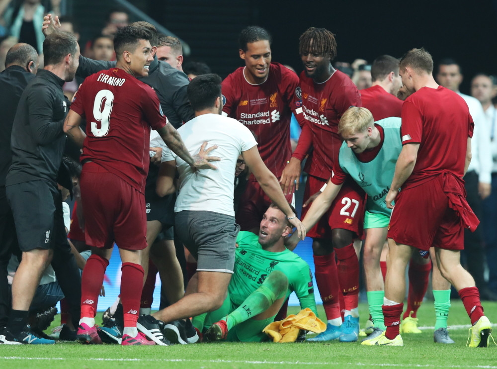 Navijač uleteo klizeći Adrijanu dok je bežao od policije, POVREDIO GA! Sad nema ni rezervnog golmana