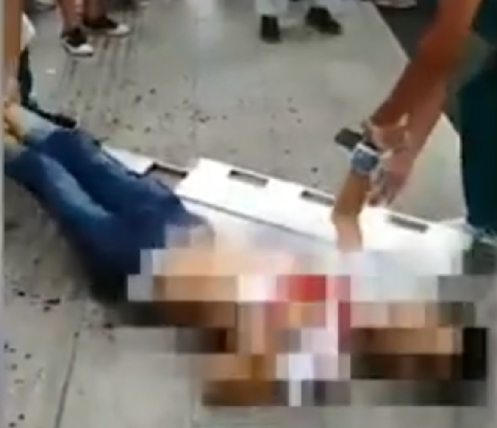 Krvave ruke brisala o haljinu! On preminuo u bolnici! Bili u vezi tek 20 dana (VIDEO)