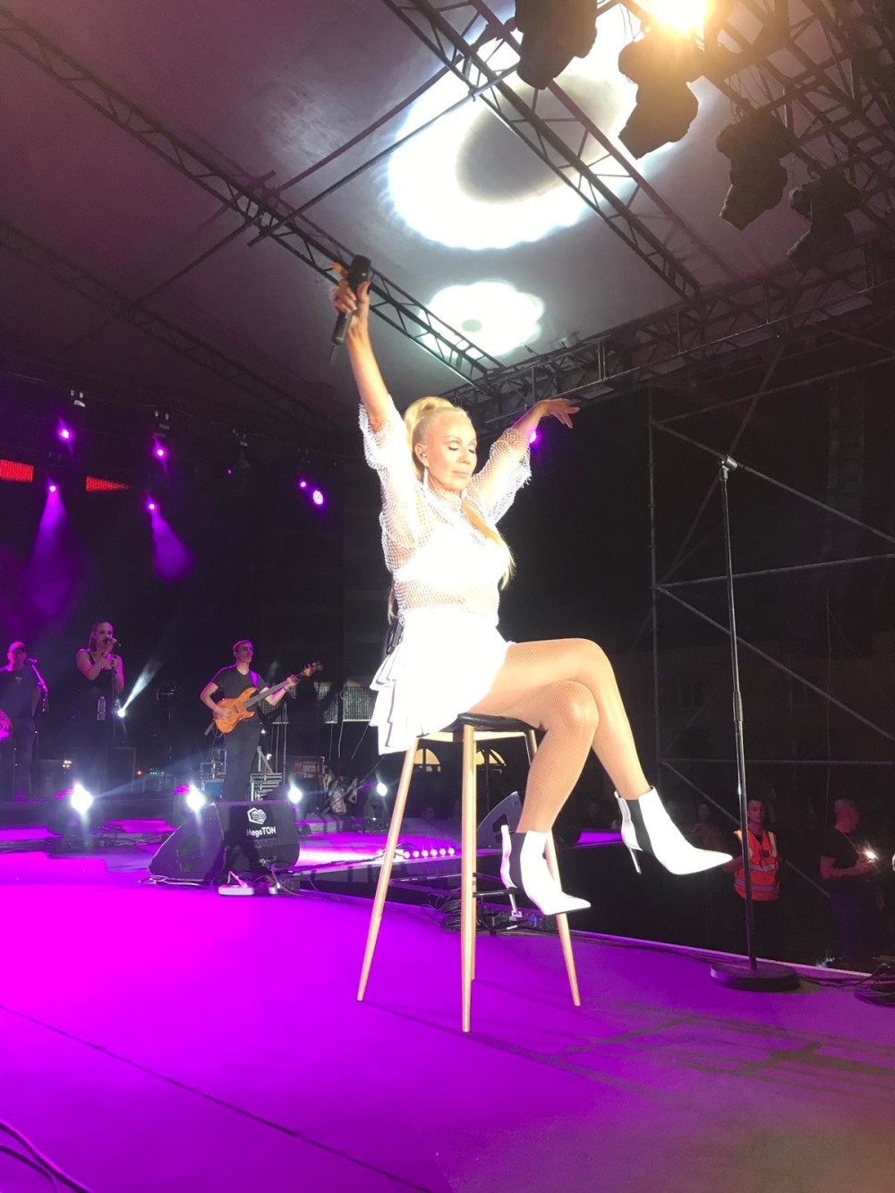 Lepa Brena napravila spektakl u Trebinju! Publika nije skidala pogled sa nje (FOTO)