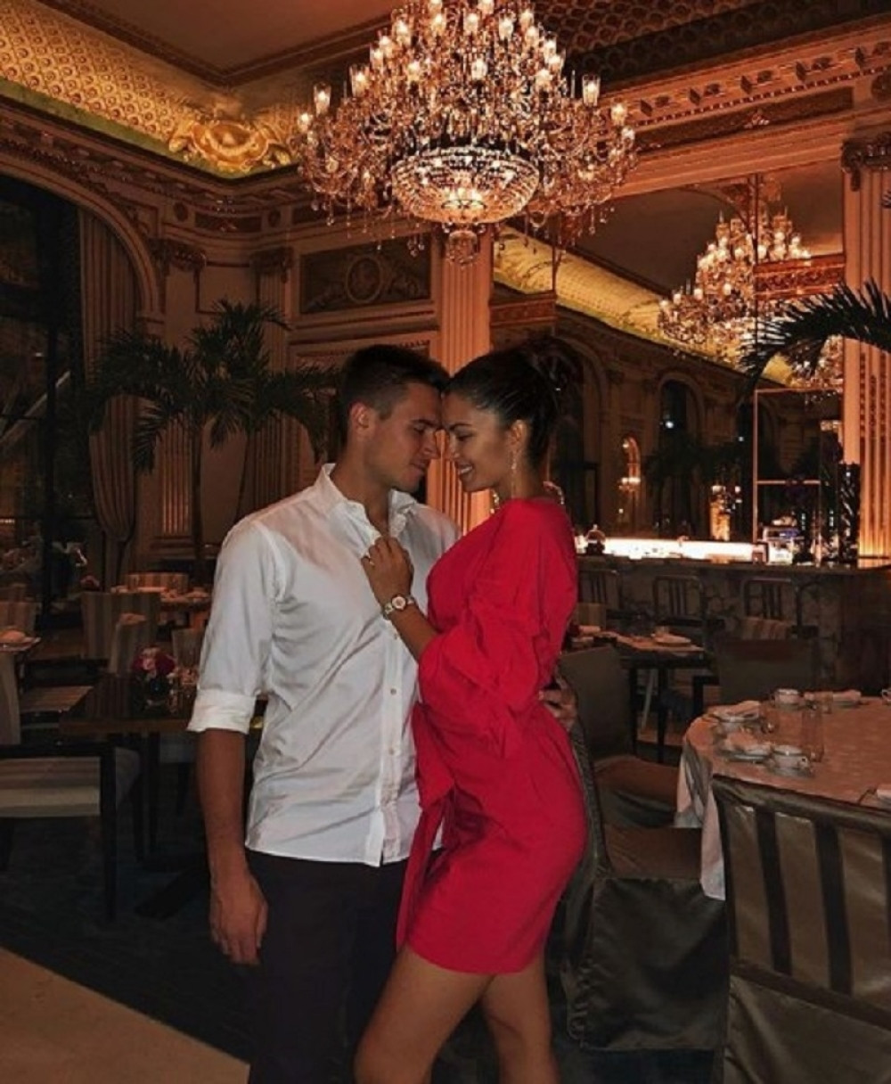 Možda Nole igra najbolje tenis, ali on je najveći zavodnik među Đokovićima, ostavio je opasnu cicu i opet leti solo! (FOTO)