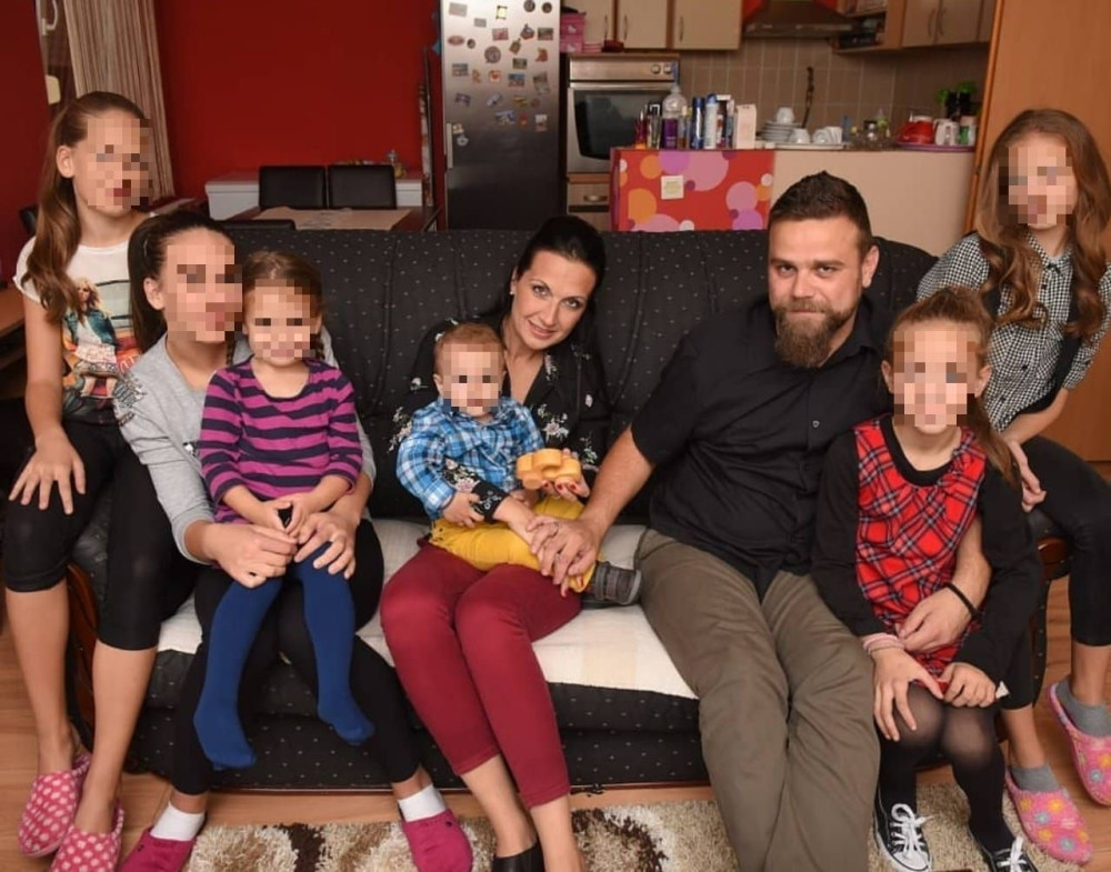 Cela Srbija bruji o Spasićima! Imaju ŠESTORO DECE, a sedmo je na putu! Majka Ana (36) otkriva kako sve stižu - izmamiće vam osmeh na lice!