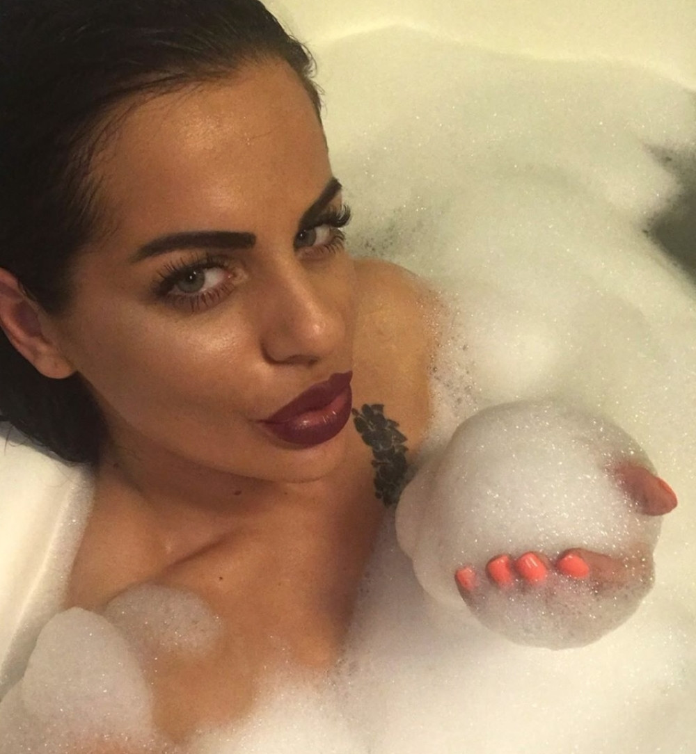 Dina Galorini dobila na poklon skupoceni džip, svi se pitaju od koga i zbog čega?! (FOTO)