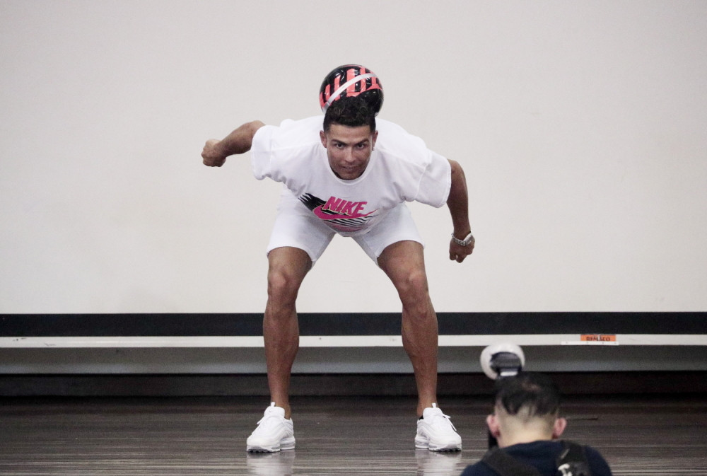 Portugalcu se smeje ceo svet! Šta on ovo izvodi? (VIDEO)