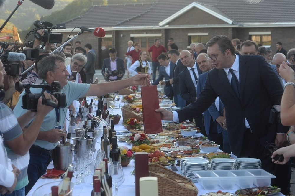 Vučić za "Alo.rs"! Predsednik Srbije otkrio detalj koji niko nije znao, evo šta pije kada je SA DODIKOM!