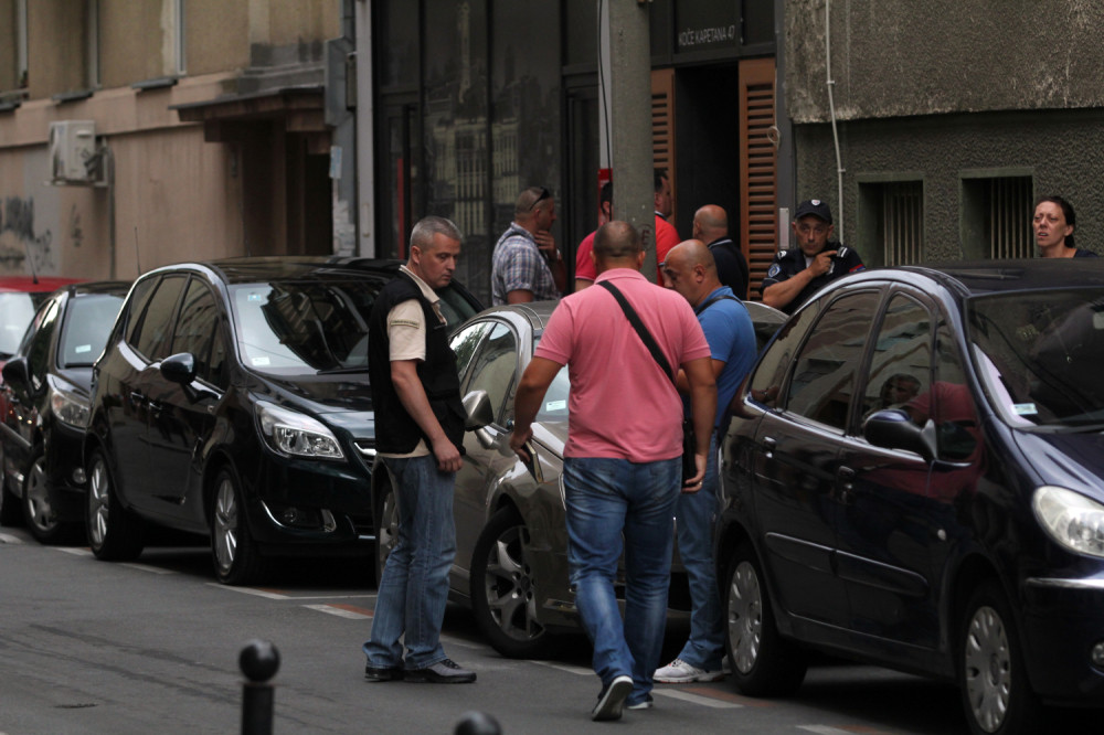 Slobodanka se zatvorila u sobu i preti da će se zapaliti! Polila se benzinom, jer je to što joj rade je neizdrživo!