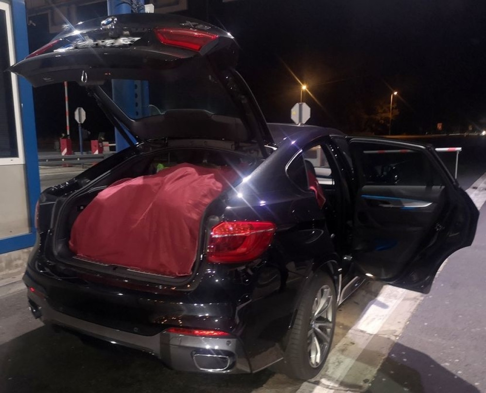 Nađena sumnjiva torbica, policija odmah reagovala! Palo privođenje zbog tajnog sadržaja!