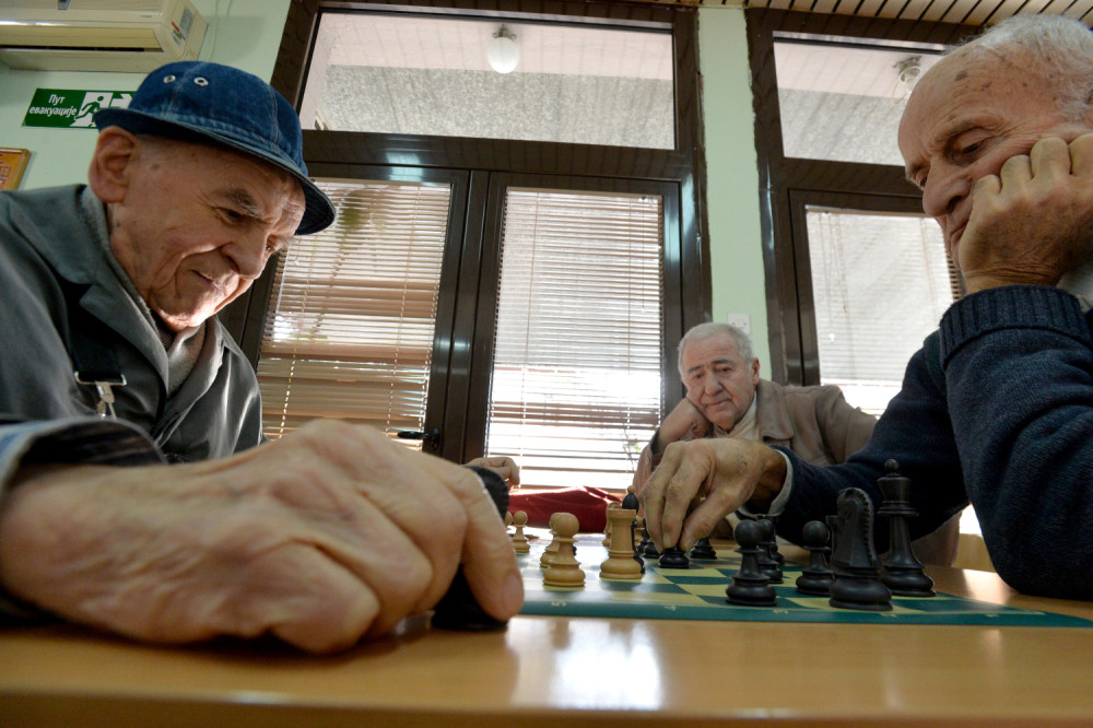 Pomeraju starosnu granicu za odlazak u penziju na 75 GODINA!