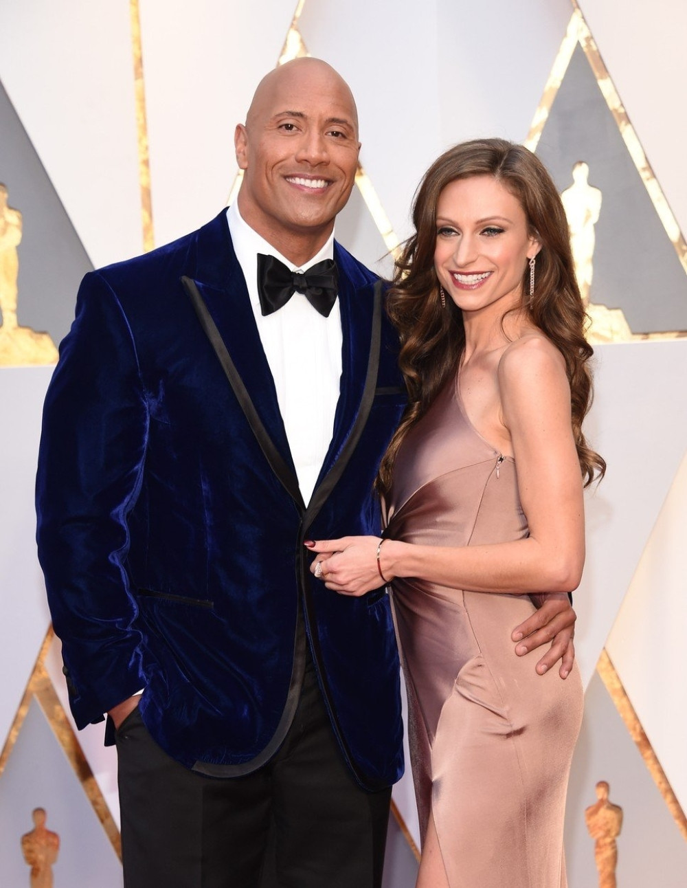 Dvejn Džonson stao na ludi kamen! Nakon 12 godina zajedničkog života rekao sudbonosno DA! (FOTO)