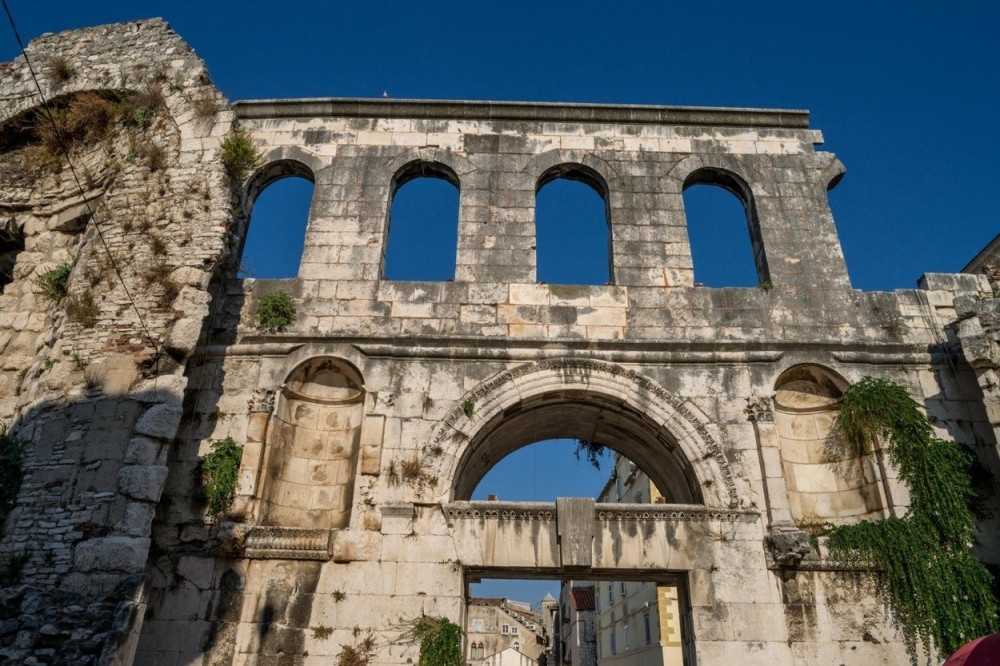 Spomenik partizanima poliven crnom bojom! Hrvatska opozicija objasnila zbog čega je to jadno (FOTO)