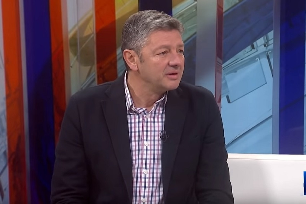 U odgovoru na njegov tvit osvanula jeziva kletva. Meta - deca predsednika Srbije (FOTO)