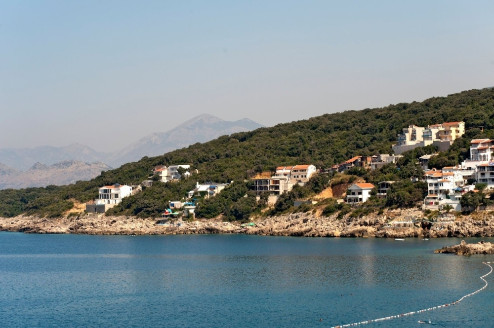 Maskirani muškarac upao u poznati restoran! Meštani čuli vrisku žena i dece, a onda je usledio jeziv prizor