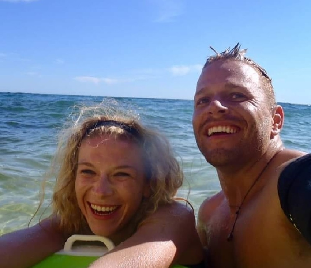 Danijel otišao sa suprugom u Španiju, pa pao sa litice visoke 25 metara! Ove godine su planirali svadbu (FOTO)