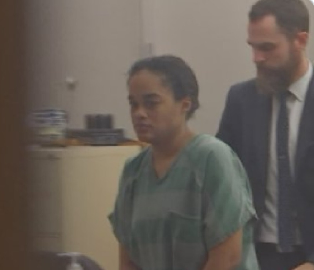 Ne zna se ko je luđi - ona ili lekari! Njen sin ima samo osam godina, a ono što mu je dosad učinila zdrav čovek ne bi mogao da smisli (FOTO)