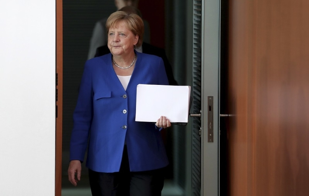 Policija pronašla 46 PUŠAKA, svi tragovi vode DO KANCELARKE!