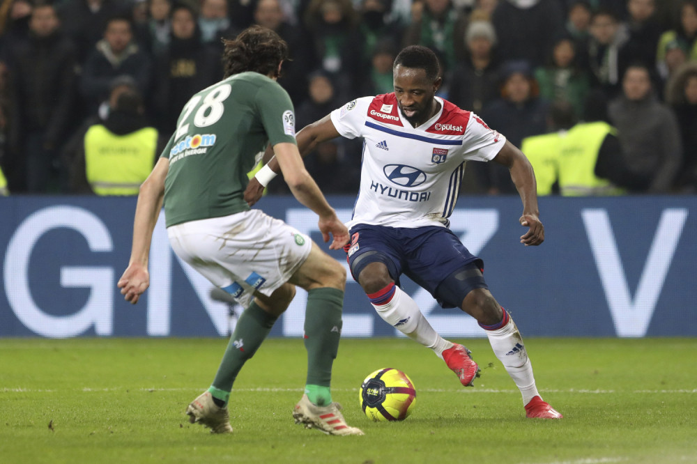 Srpski fudbaler ima milione a nema moćnu mašinu za pokazivanje, već se vozi sa sve šipkom u rukama! (FOTO)