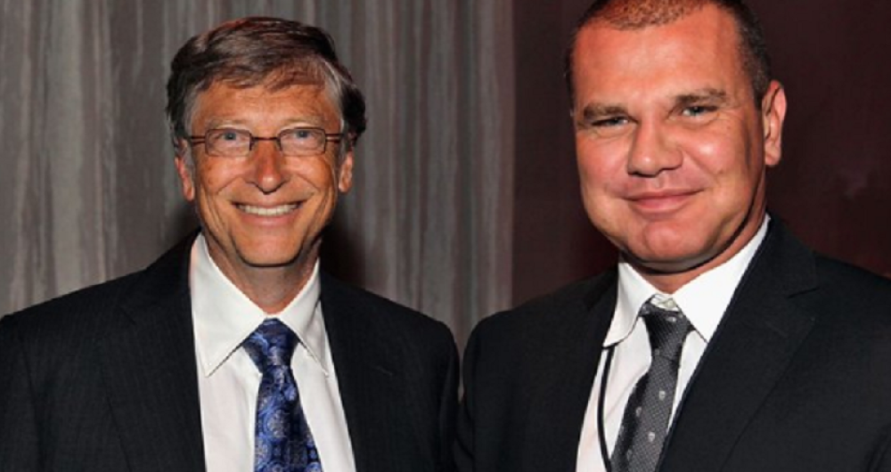 Reč je o bogatašu koji finansira genetska istraživanja i veruje u BOLESTAN san o super rasi!