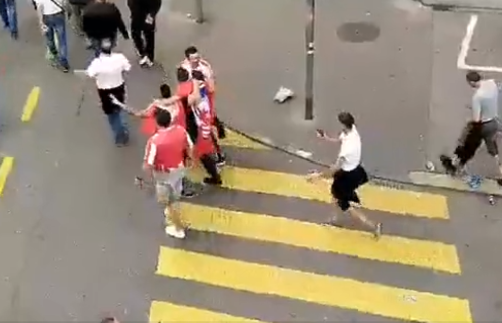 Narkomani Kosovom provocirali navijače Zvezde! Policija pucnjima u vazduh zaustavila sukob!