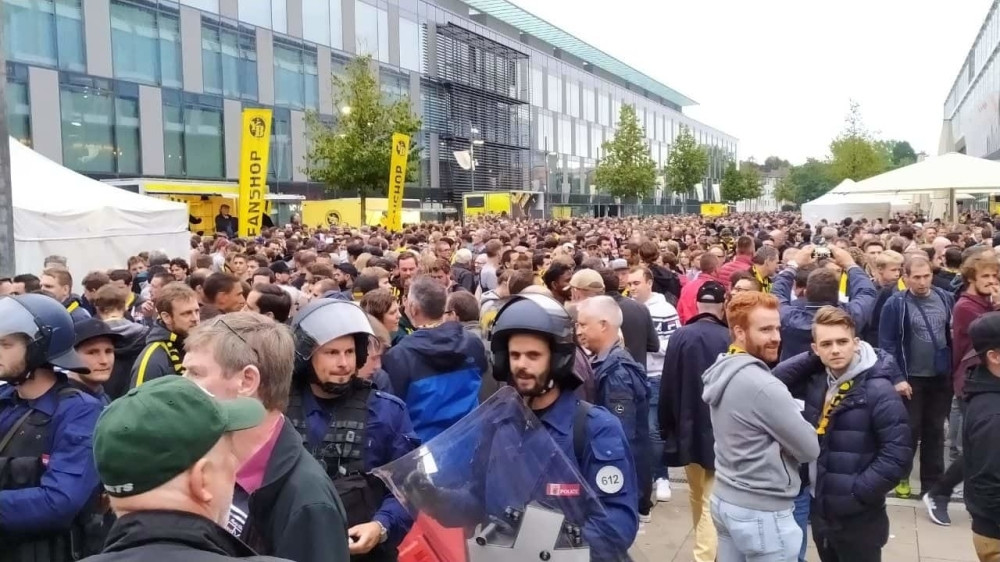 Nema vrele krvi u Švajcarcima, evo kako su oni iščekivali meč Jang Bojsa i Zvezde (VIDEO)