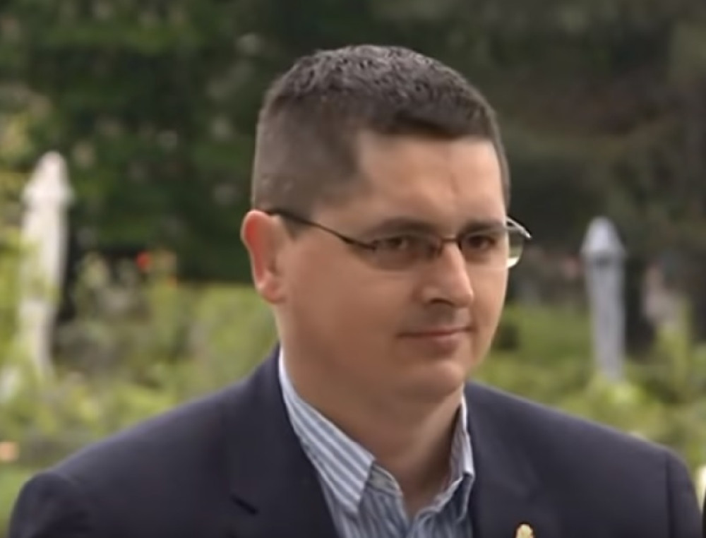 Dr Uglješa Mrdić stao u odbranu Danila, Milice i Vukana. Reagovao na kletvu, reči koje se ne mogu ponoviti osvanule na Tviteru (FOTO)