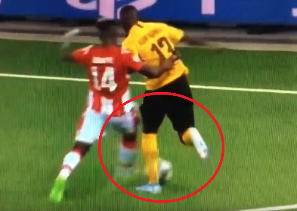 Sudija gledao i gledao VAR, nije bio siguran, na kraju presudio NA ŠTETU ZVEZDE (VIDEO)