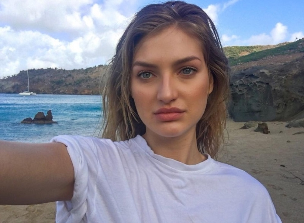 Srpska manekenka pre 4 meseca završila u kolicima, a danas je stala pred fotografe! Nećete moći da prestanete da zurite u nju!