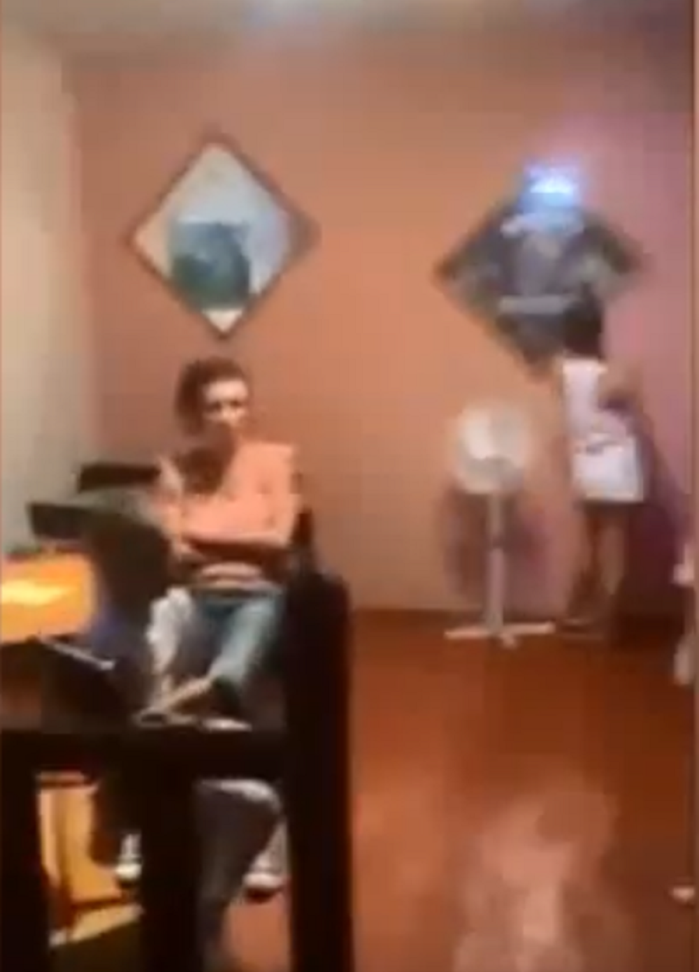 Ekskluzivan snimak iz kafića u kojem su NAPADNUTA SRPSKA DECA, Hrvatska GORI, a ona još ćuti! (VIDEO)