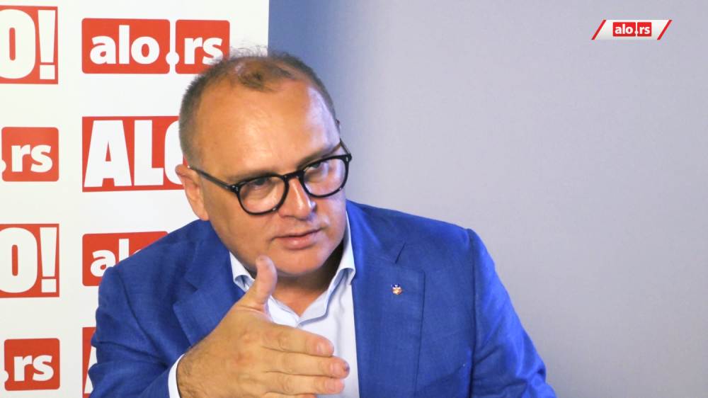 "Šta je sastanak opozicionih lidera u zgradi opštine Stari Grad nego korišćenje državnih resursa u stranačke svrhe?"