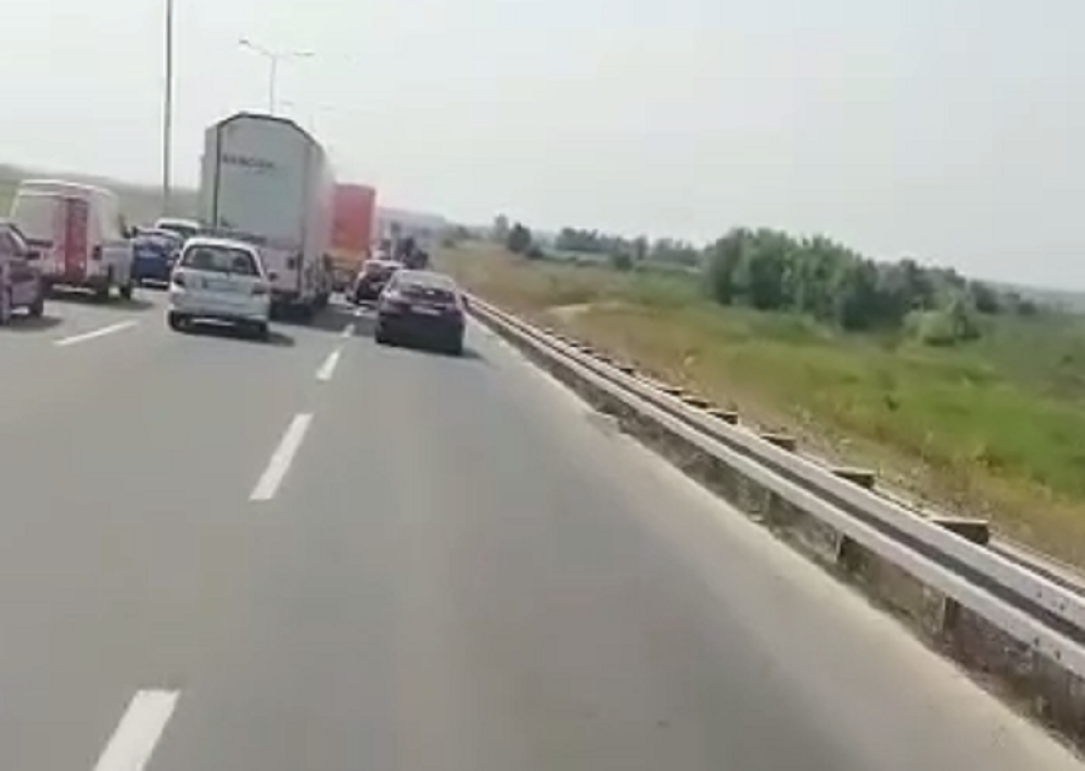 Gori na Pupinovom mostu, građani priskaču ljudima u pomoć! (VIDEO)