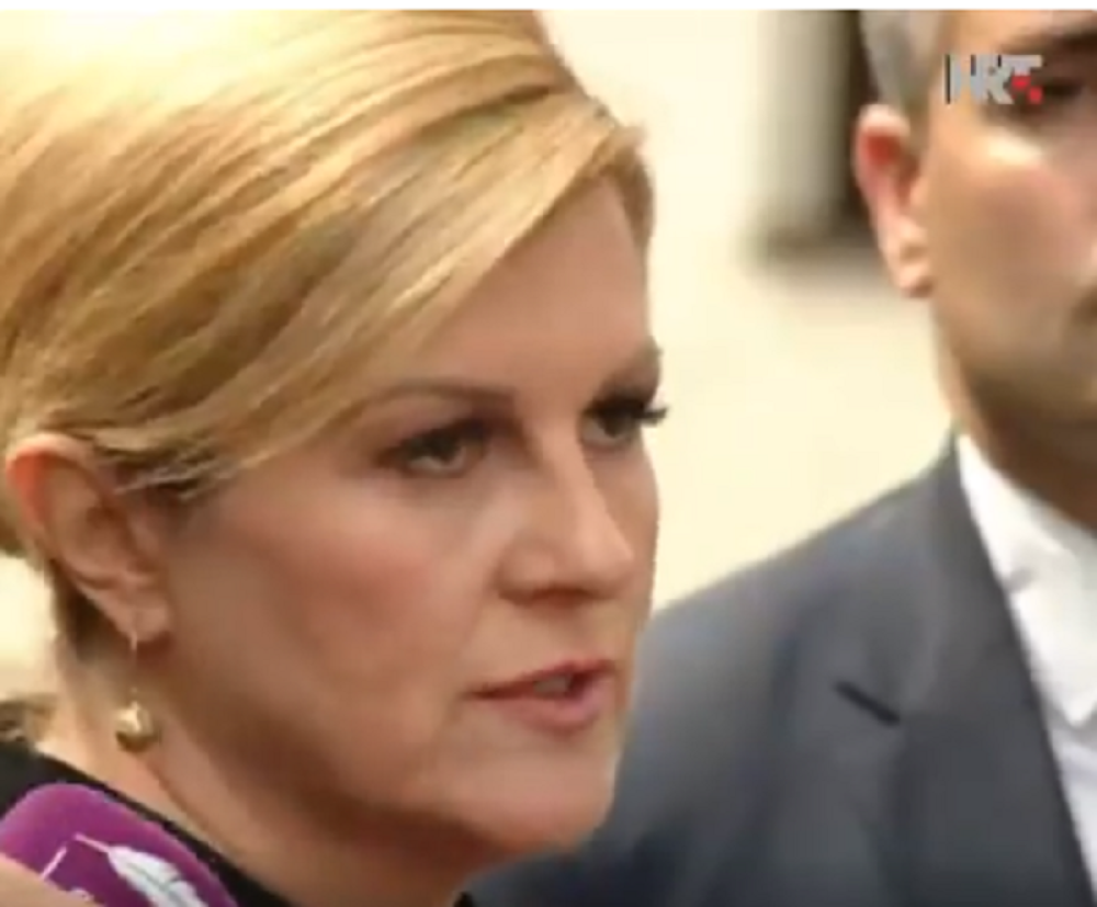 Kolinda ni reč o napadu na Srbe, ali je pogledom rekla sve što nije izustila! (VIDEO)