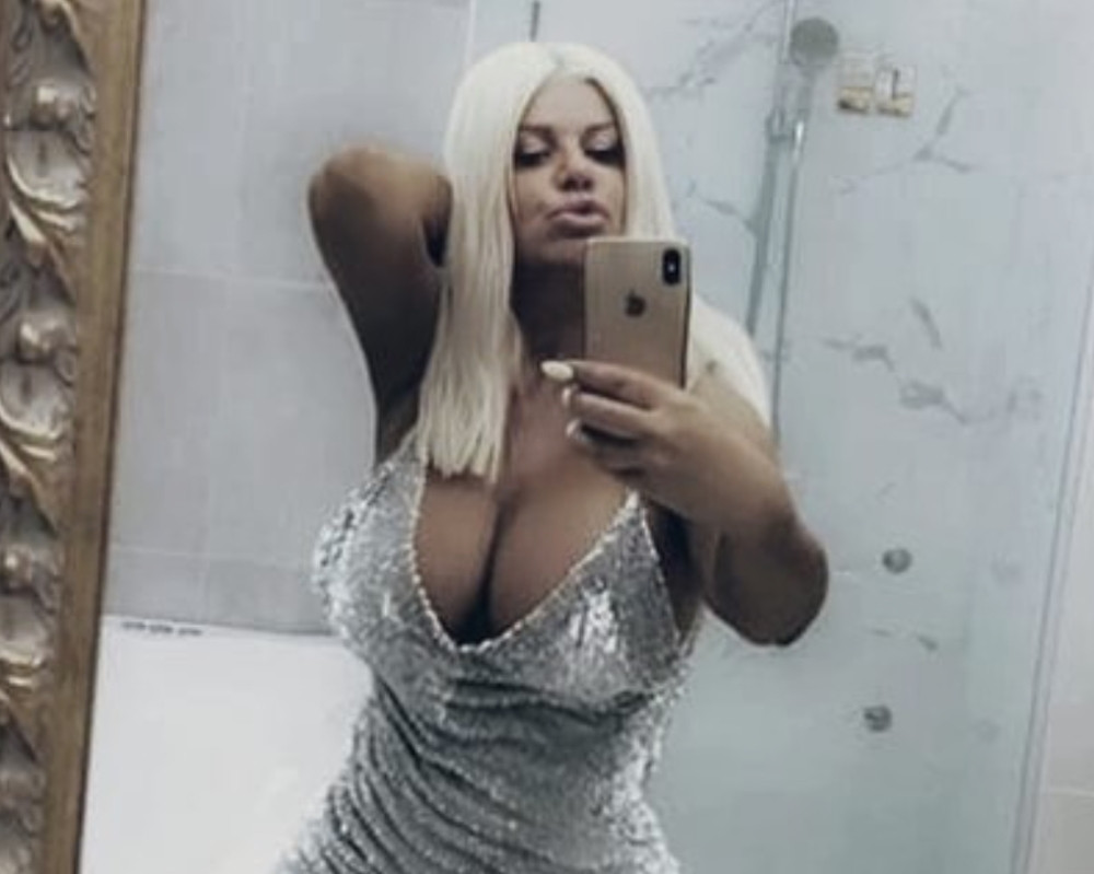 Dara danas ima ubedljivo najveće grudi na estradi: Pogledajte kako je izgledala pre svih operacija! (FOTO)