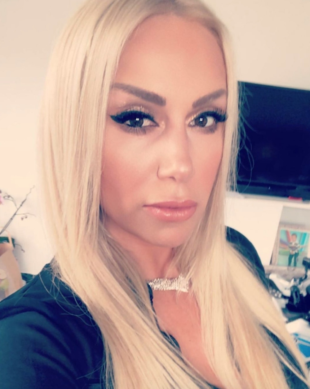 Čipka, koža i golotinja! Selma Bajrami nikad provokativnija! (FOTO 18+)