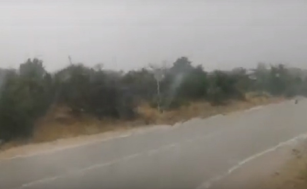 Udari vetra nepodnošljivi, temperatura pala za 15 stepeni, ljudi u panici! Za vikend stiže ono najgore! (VIDEO)