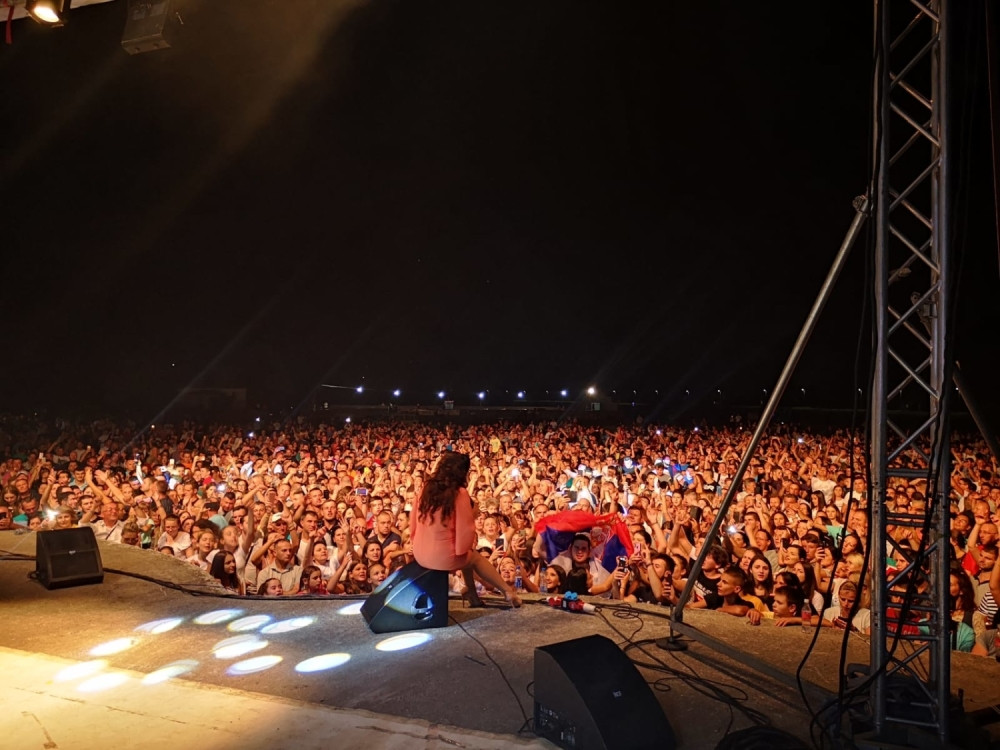 Dragana u istom danu priredila spektakle na Ušću i u Vlasotincu