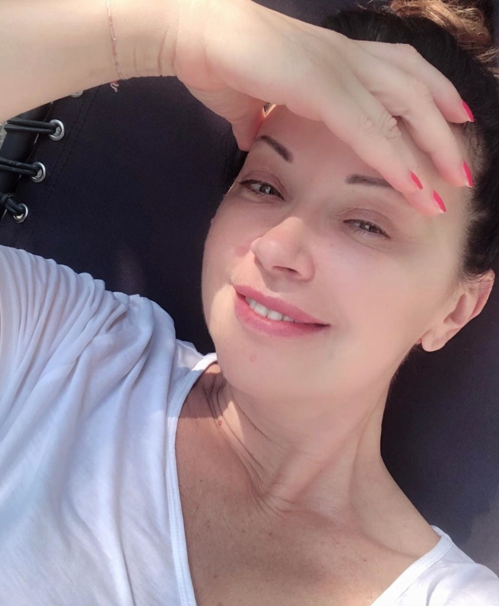 Slavlje u domu voditeljke Dragane Katić! Podelila sliku sa naslednicima, sada su odrasli muškrarci!