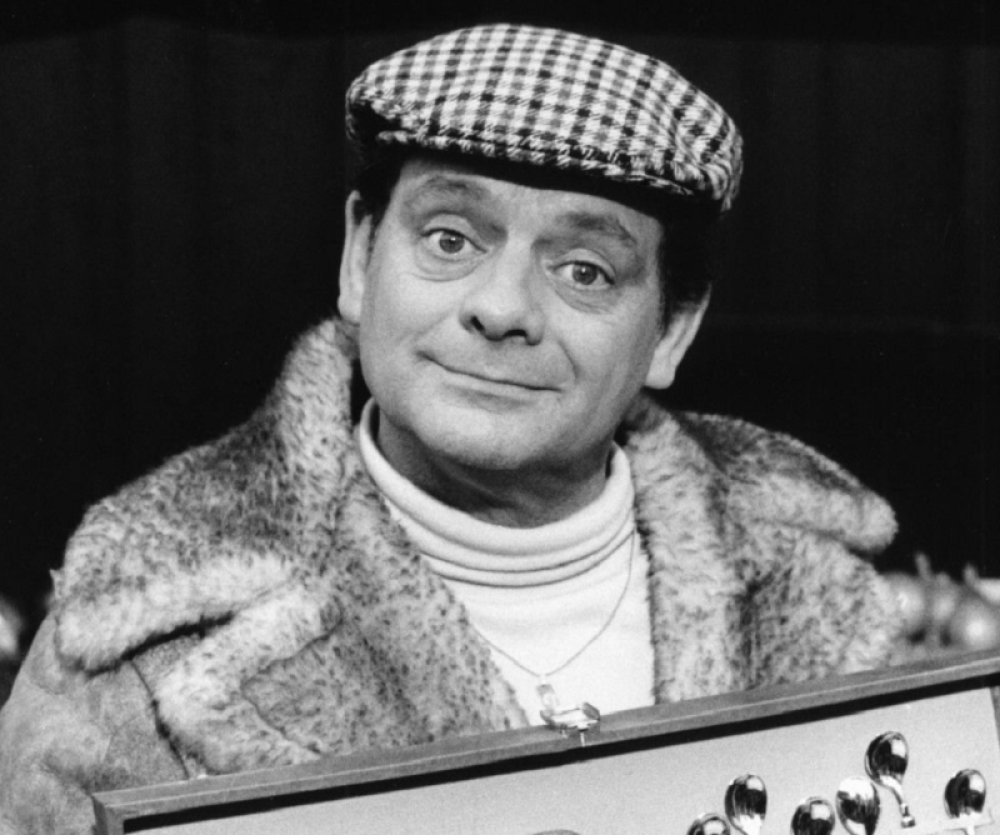 Zvezda serije "Mućke" pre nego što je oženio 20 godina mlađu devojku, patio je za njom! (FOTO)