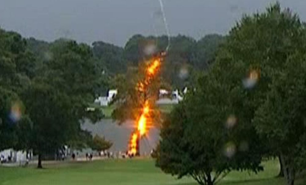 Od stravičnog udara groma POVREĐENO šestoro ljudi! (VIDEO)