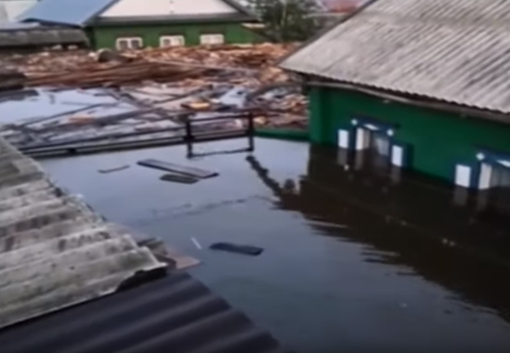 Poginulo najmanje troje ljudi, hitna evakuacija je u toku!