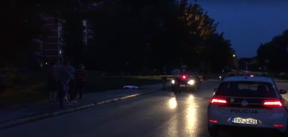 Maloletnik ubio drugog sekirom! Telo leži u lokvi krvi! (VIDEO)