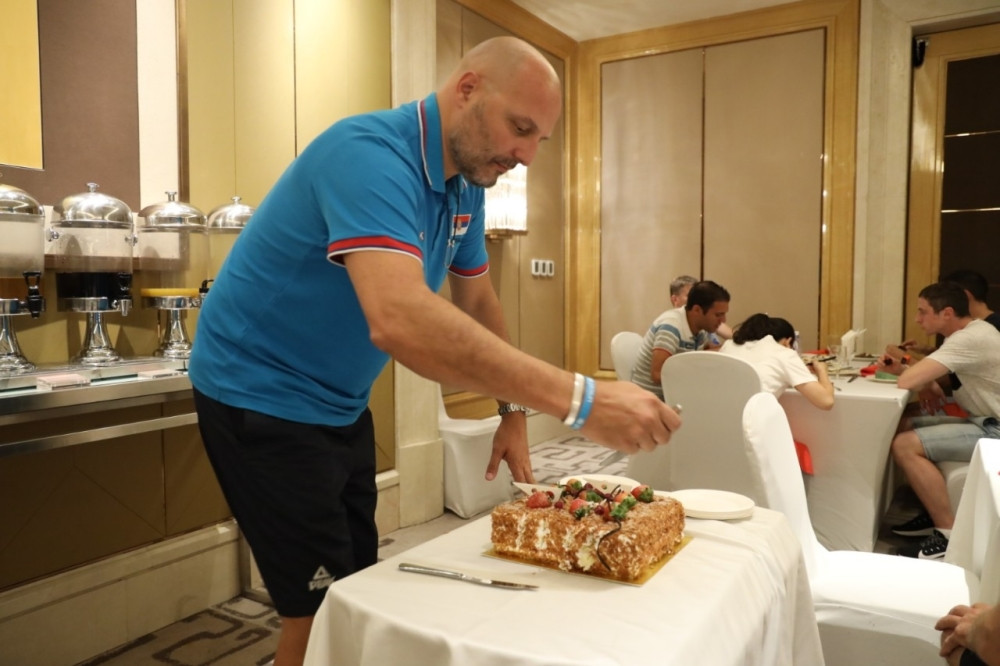 Aleksandar Đorđević proslavio 52. rođendan! Usledile su čestitke sa svih strana, a najbolja je stigla od FIBA-e u kojoj su pecnuli Hrvate! (FOTO + VIDEO)